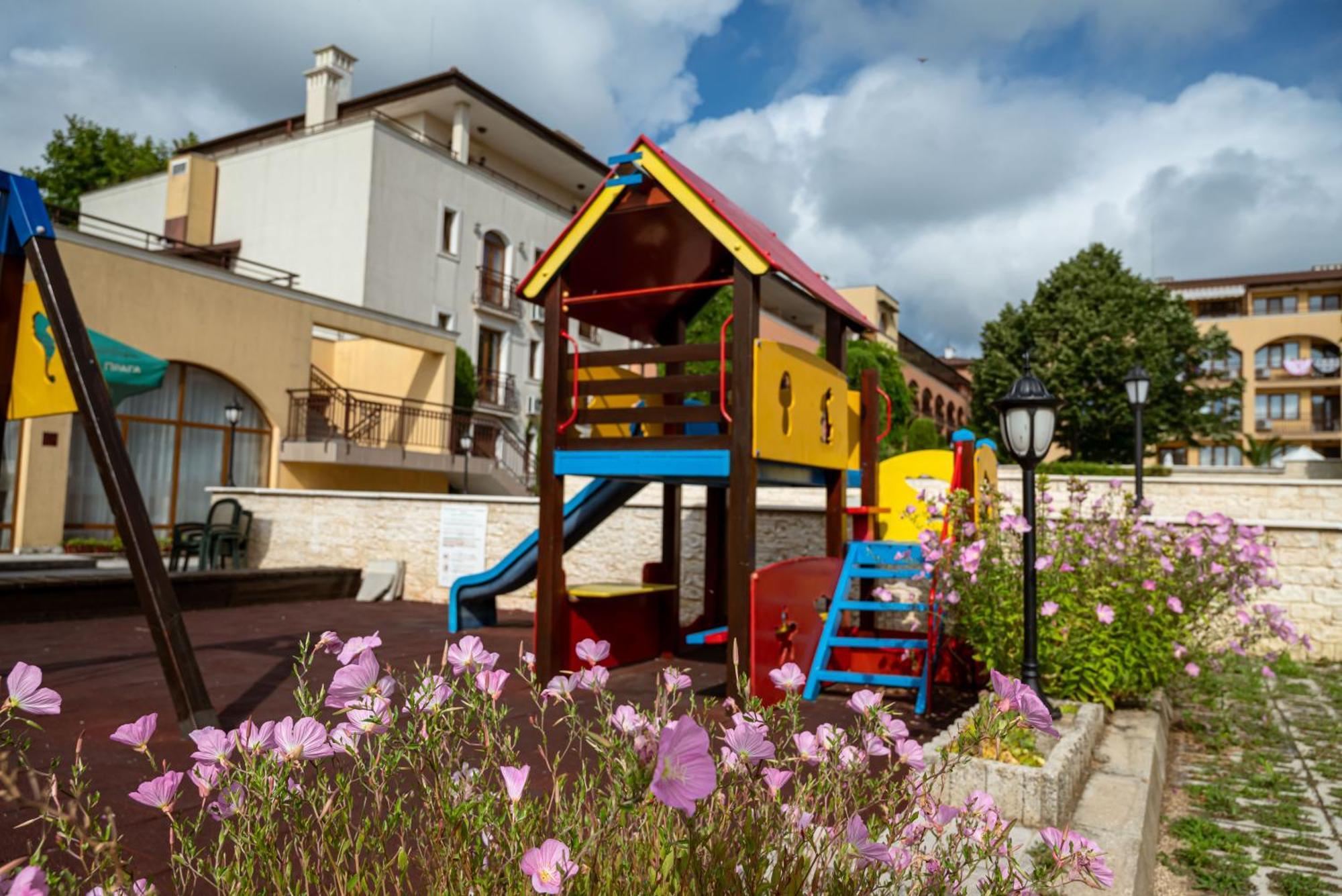 Galeria Holiday Apartments Обзор Экстерьер фото